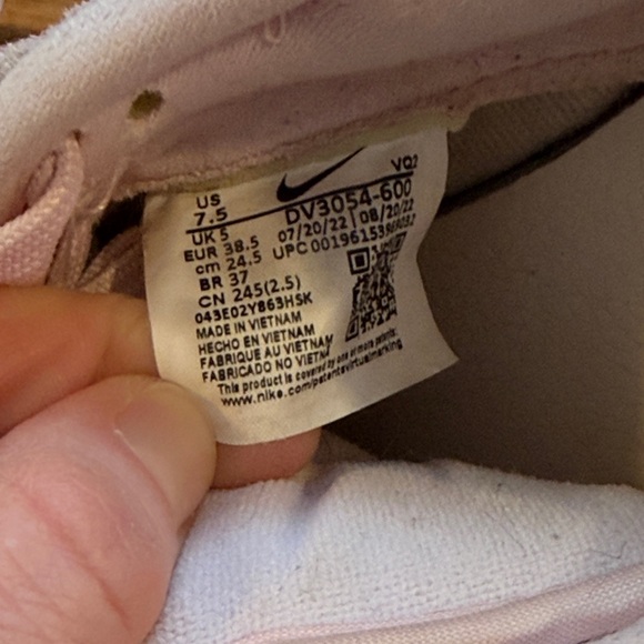 Nike Pink and White Dunks - Picture 7 of 7